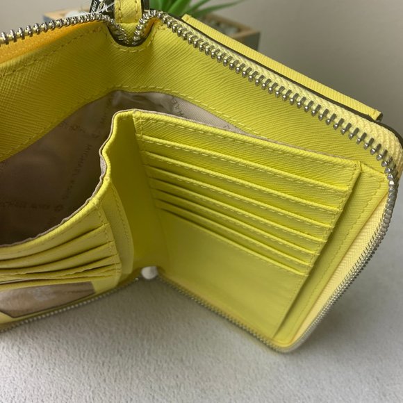 Michael Kors JST MD ZA Phone Holder - Picture 4 of 5